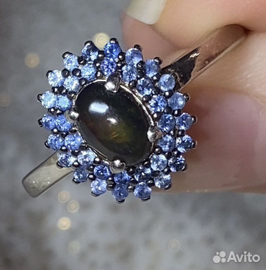 Серебряное кольцо с шпинелью и сапфирами