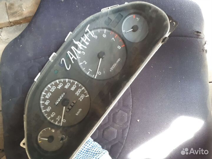 Щиток приборов Mitsubishi Galant