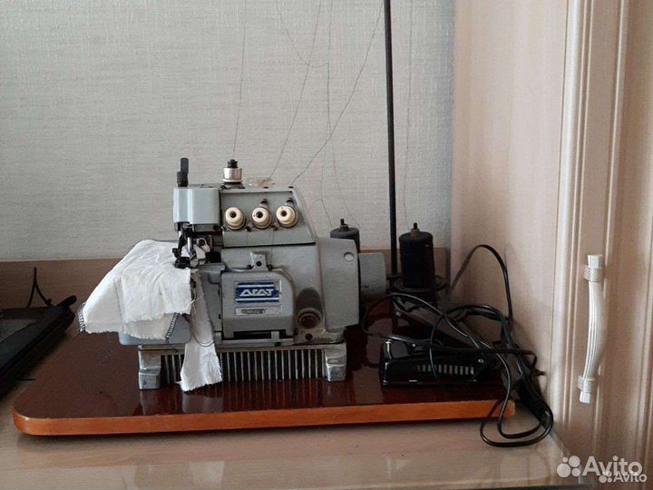 Оверлок промышленный агат модель 51-27453,2