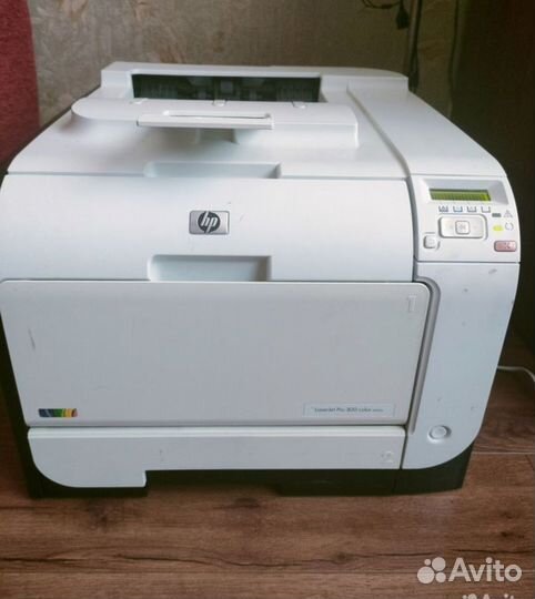 Принтер HP LaserJet Pro 300 color M351a