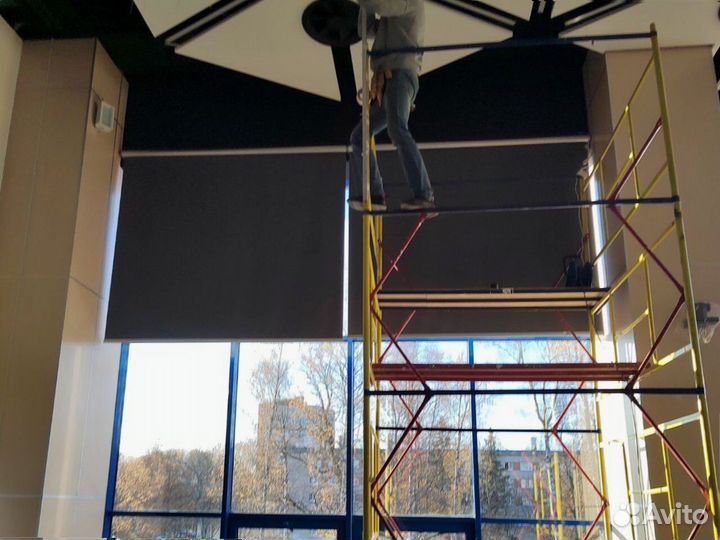 Рулонные шторы с установкой без сверления