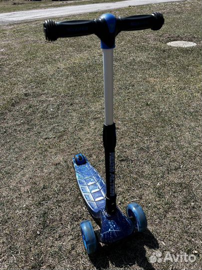 Самокат трехколесный
