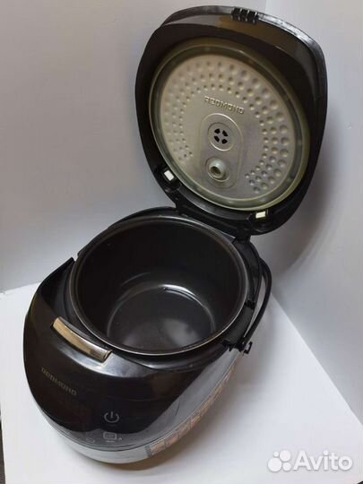 10.Мультиварка redmond rmc m90