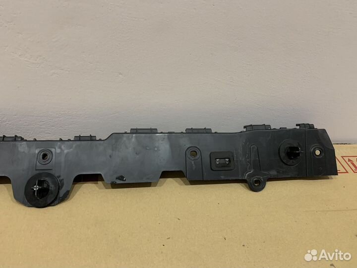 Renault Arkana кронштейн заднего бампера