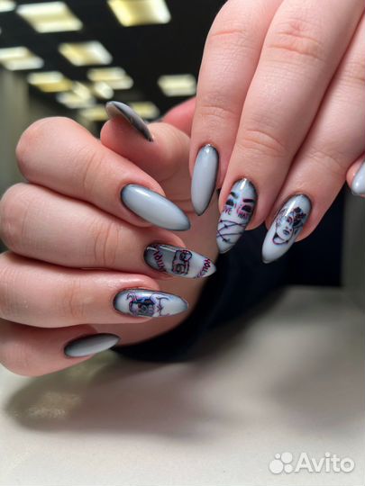 Модель на маникюр и педикюр