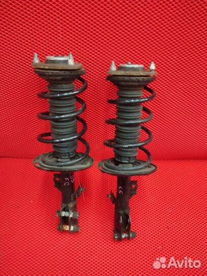 Стойка передняя Toyota Noah ZWR80G 2ZR-FXE 2015