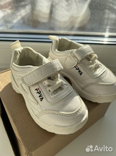 Кроссовки детские 23