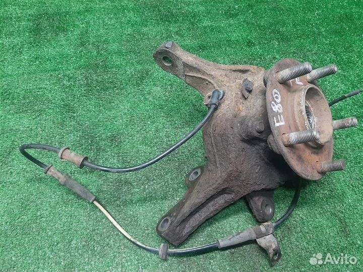 Кулак передний левый Mitsubishi Grandis 2008