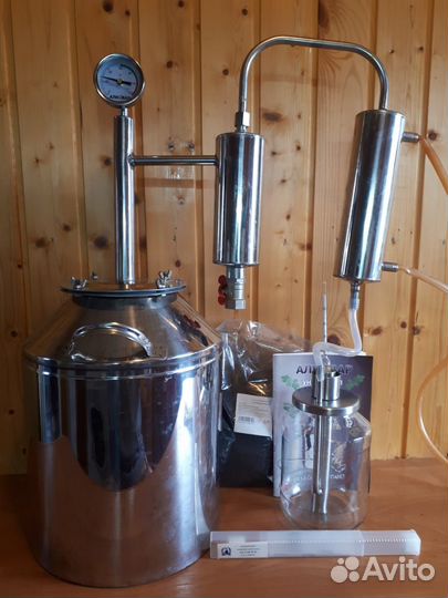 Дистиллятор в комплекте