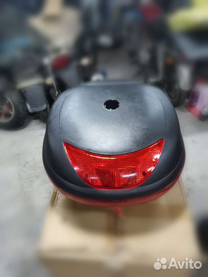 Кофр быстросъёмный для мотоцикла, мопеда, скутера