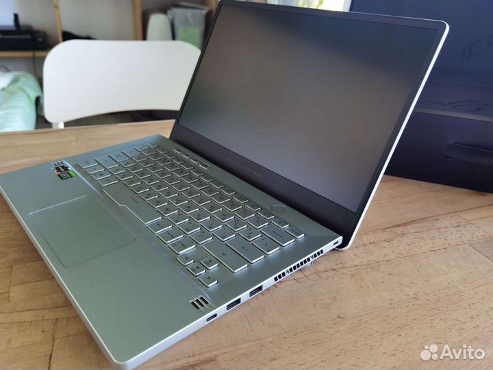 Asus ROG Zephyrus G14 GA401IV-HE136T