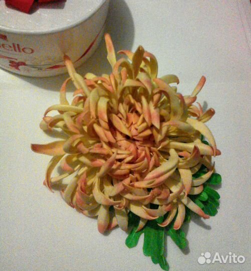 Брошь,хризантема