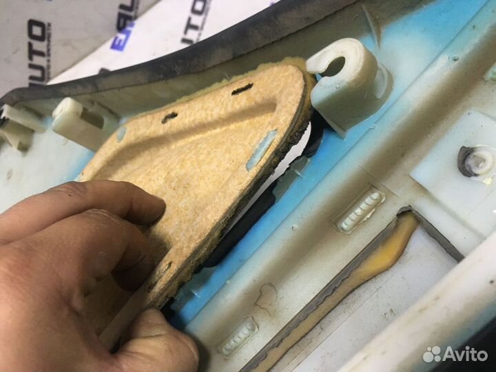 Обшивка двери задней правой Фольксваген Бора седан