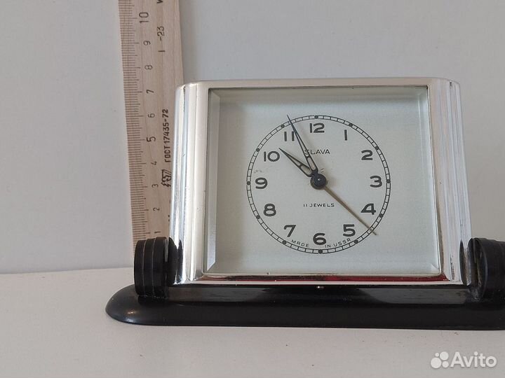 Винтажные часы будильник Slava 11 камней СССР