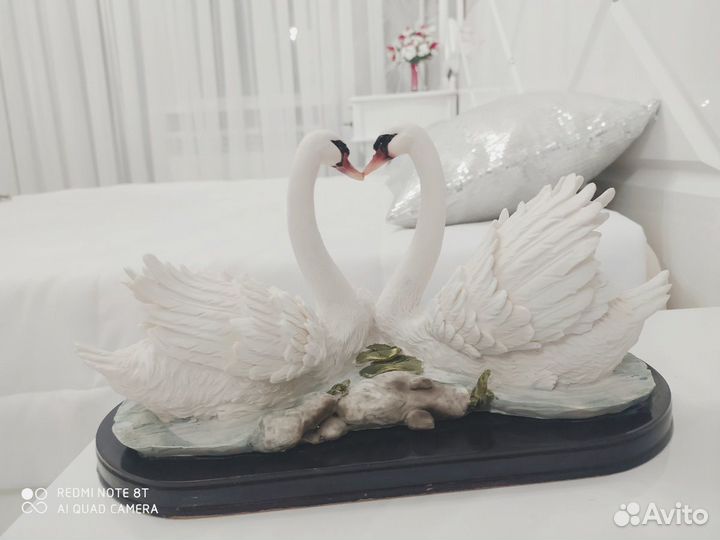 Статуэтка лебеди