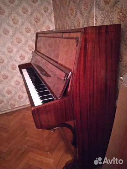 Пианино 'Lirika'