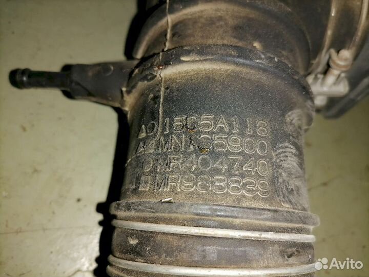 Патрубок воздушного фильтра 1505A118 Mitsubishi Pa