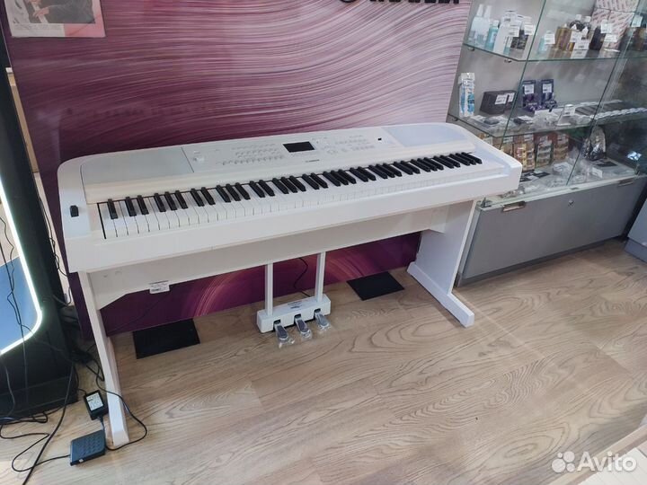 Yamaha DGX-670WH - гибрид синтезатора и цифрового