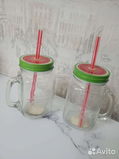 Стаканы с крышкой и трубочкой