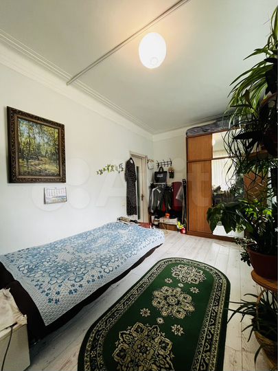 Комната 68 м² в 3-к., 1/3 эт.