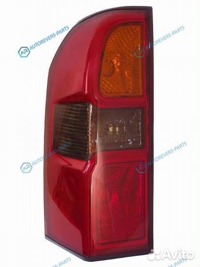 ST-215-19H9L Фонарь задний nissan patrolsafari 04