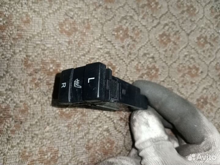 Кнопка обогрева сидений Тойота Королла Е15/2011г