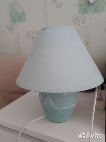 Зеленая лампа с абажуром - Игра в кальмара