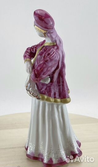 Фарфоровая статуэтка плясунья лебедушки Дулево