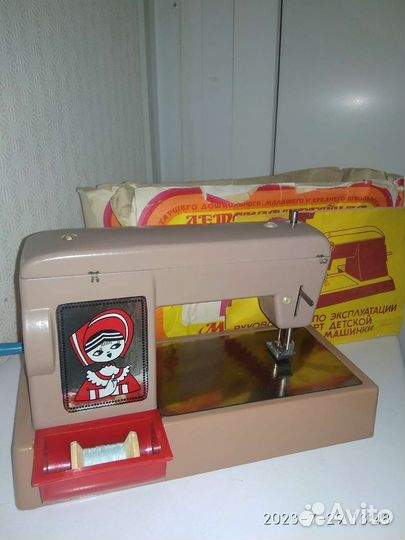 Детская швейная машинка малютка