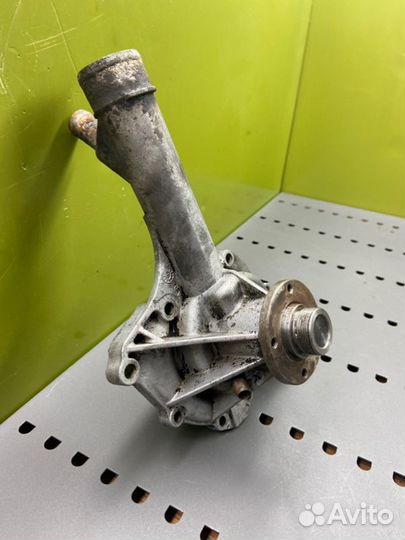 Помпа Mercedes-Benz E-Class W124 M111 2.0 1995