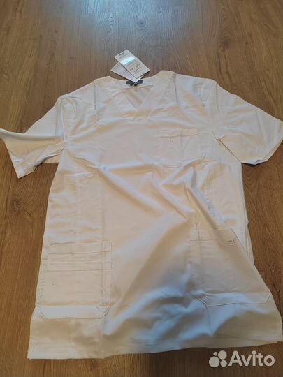 Белый медицинский халат