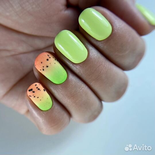 Модель на маникюр