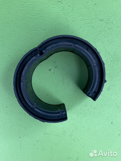 Втулка стабилизатора 77x98x67 (мр) разрезн. \MB Ac