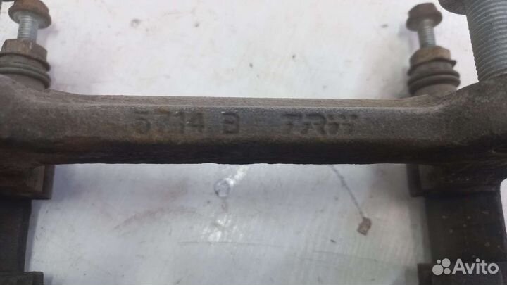 Скоба суппорта передняя Volkswagen Tiguan 2