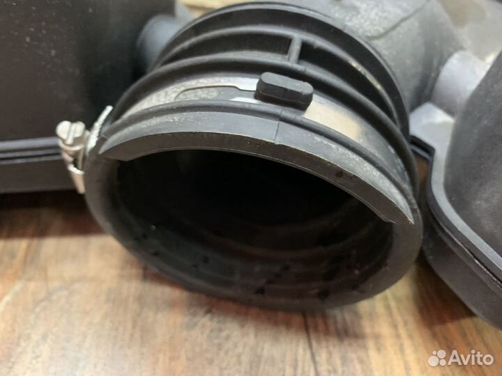 Ford Explorer с 2011 Резонатор воздушного фильтра