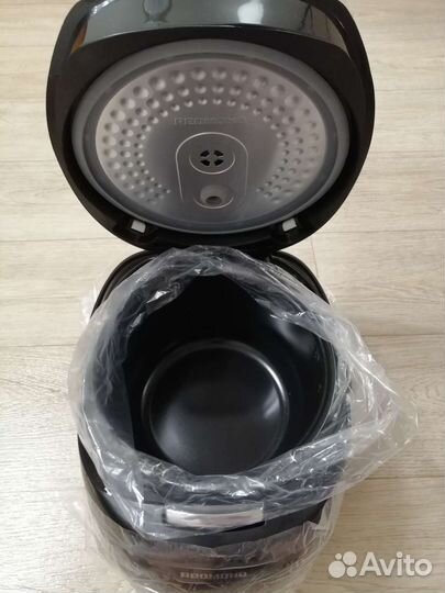 Мультиварка Redmond RMC-М90 black новая