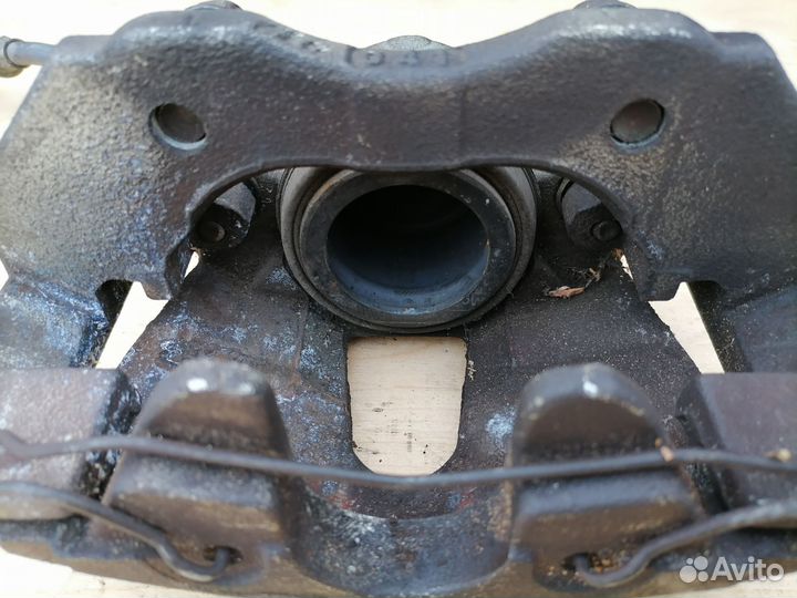 Передний тормозной суппорт Мазда 3