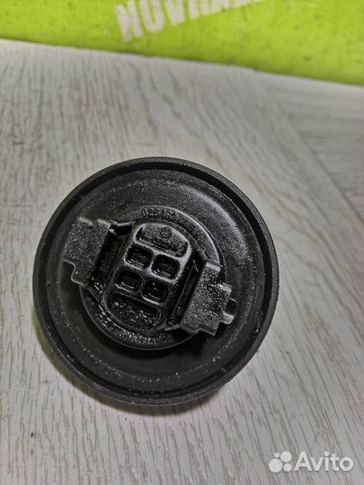 Крышка маслозаливной горловины Фольксваген Гольф