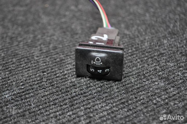 Кнопка toyota auris ZRE151