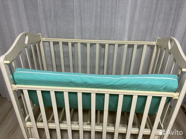 Детская кроватка с поперечным маятником