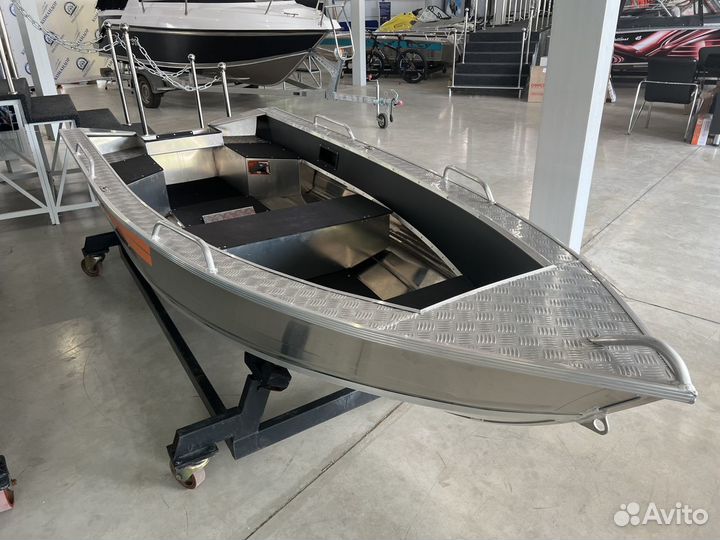 Лодка Wellboat 37 Next