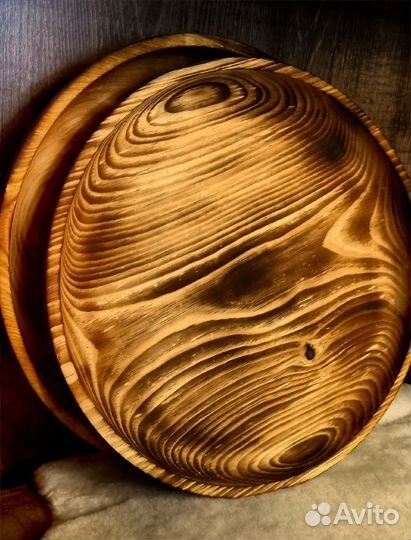 Большое деревянное блюдо из цельного кедра