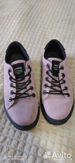 Кроссовки женские 39 р