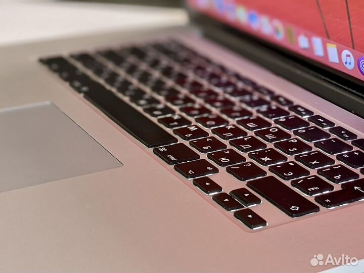 MacBook Pro 15 Retina i7 8 RAM 240 SSD - Гарантия