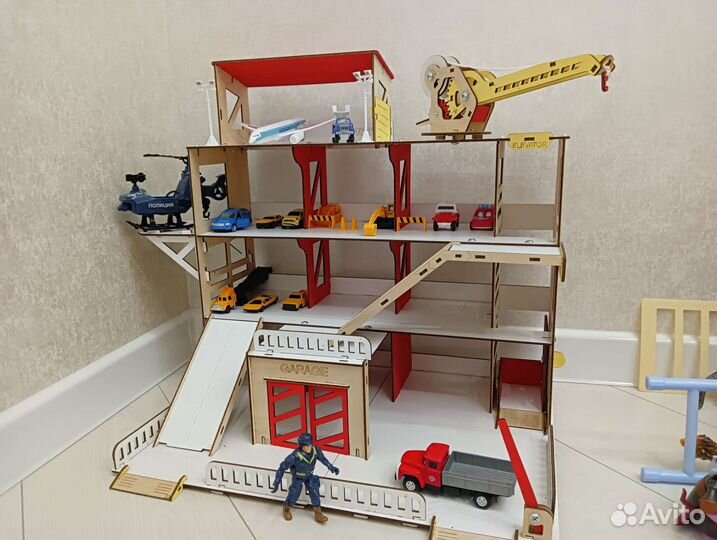 Гараж с машинками