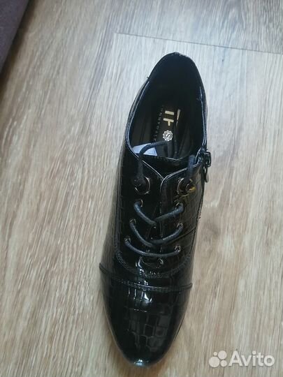 Туфли женские лаковые