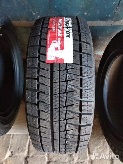 Bridgestone Blizzak Revo GZ 225/50 R17 112