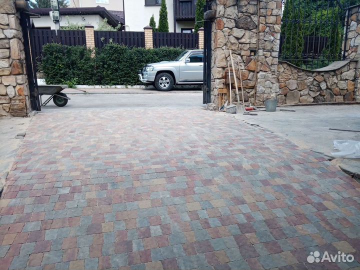Благоустройство, Укладка тротуарной плитки