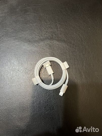 Оригинальная зарядка (кабель) на iPhone