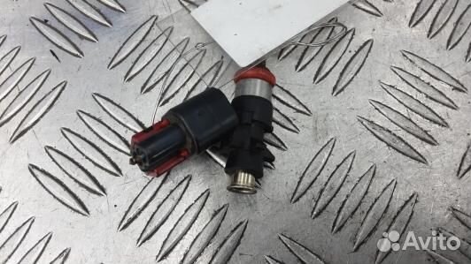Форсунка бензиновая jeep grand cherokee WK2 (1BA05